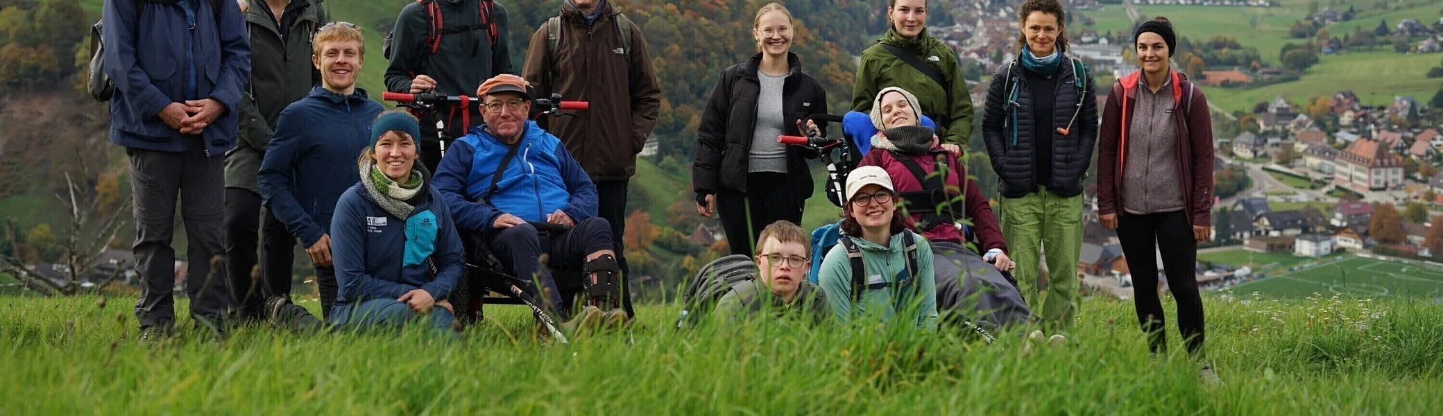 Wanderung im Münstertal mit Personen in Offroad-Rollstühlen | © Vincent Kellel