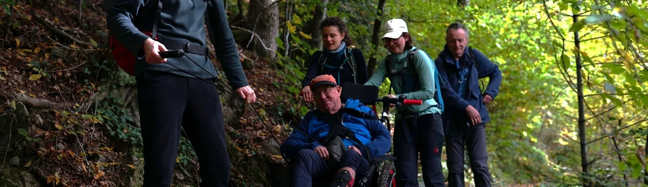 Wanderung im Münstertal mit Personen in Offroad-Rollstühlen | © Vincent Keller