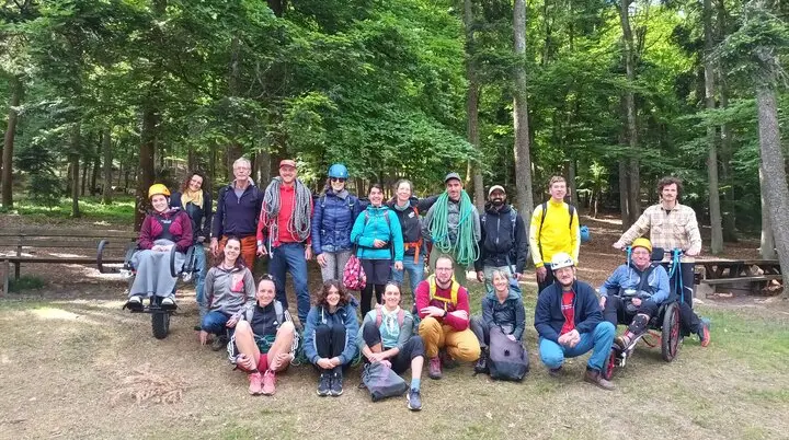Gruppenfoto der Teilnehmer*innen der Ausfahrt in die Vogesen | © DAV/Freiburg-Breisgau/Josephine Kerzel/Inklusion/Ausfahrten