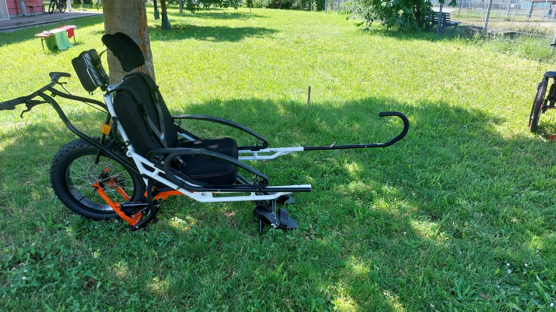 Bild des Wanderrollstuhls Joelette  | © DAV/Freiburg-Breisgau/Josephine Kerzel/Wanderrollstühle